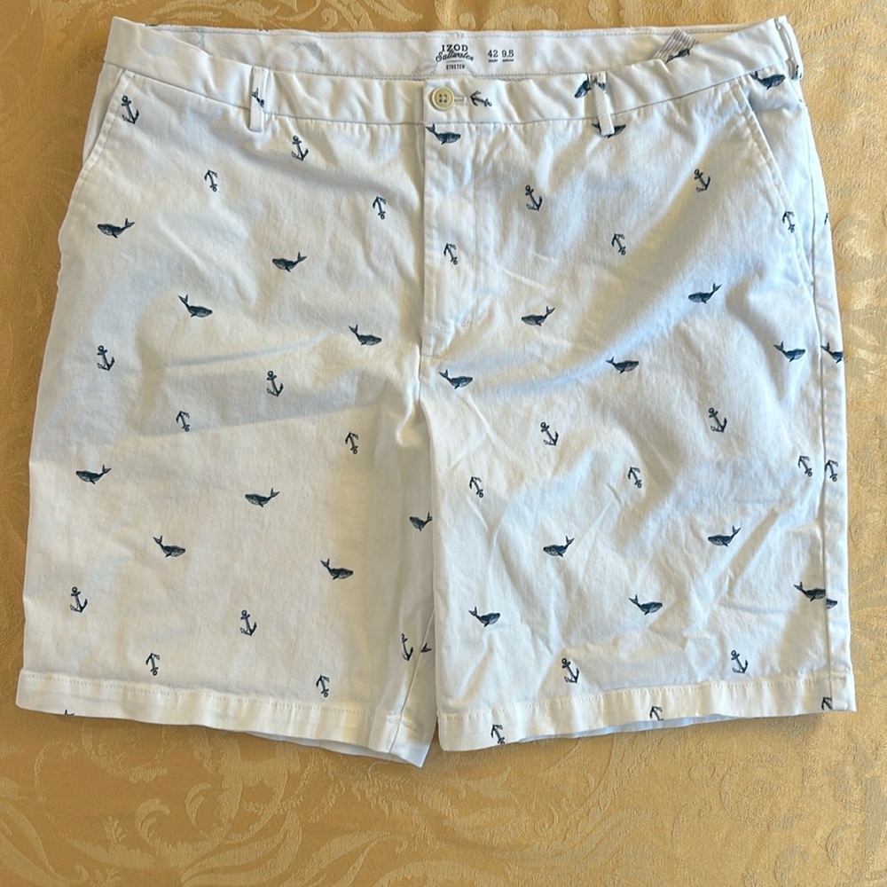 Izod saltwater stretch shorts. Size waist 42.